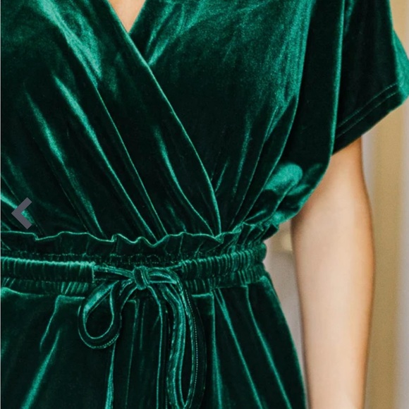 Holiday Vixen Emerald Green Velvet Jumpsuit Christmas Winter Festive Large Vneck - Picture 4 of 6
